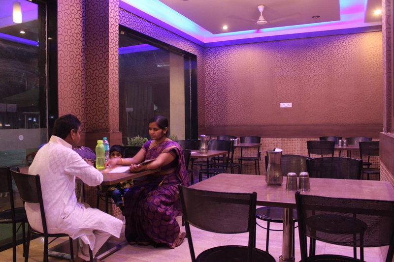 Hotel Laxmibai Palace- Only 300 meter from Sai Baba Temple!!!!, Shirdi, India