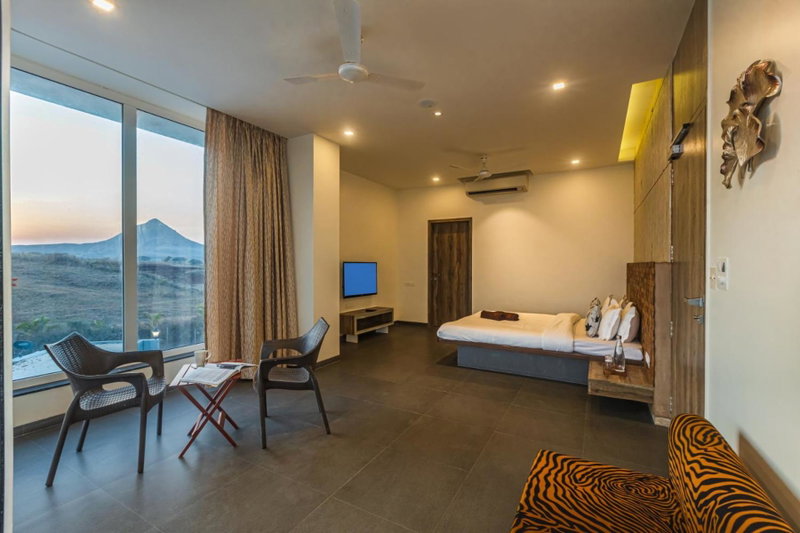 SaffronStays Jannat, Igatpuri 100 Percent pet-friendly villa with amazing lake view, Nashik, India