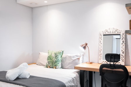 Modern Two Bedroom Unit, Mountain & Harbour Views, Cape Town, South Africa