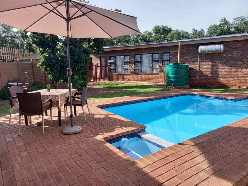 White Rose Guest House, Vanderbijlpark, South Africa