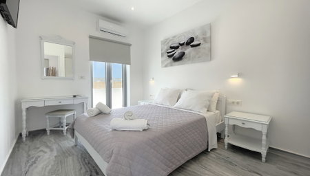 Hermoso Luxury Suites, Santorini, Greece
