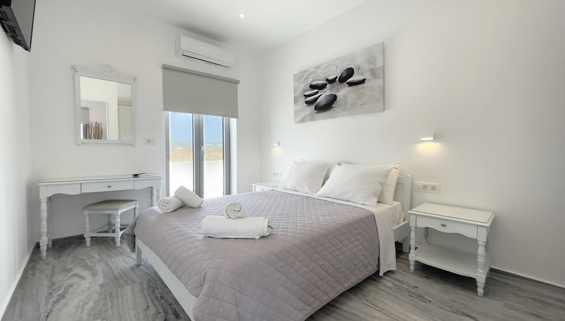 Hermoso Luxury Suites, Santorini, Greece