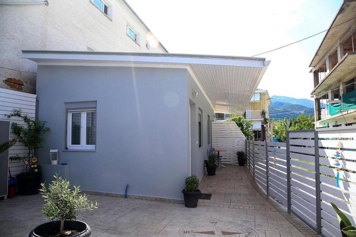 Papatsas Center Houses, Greece