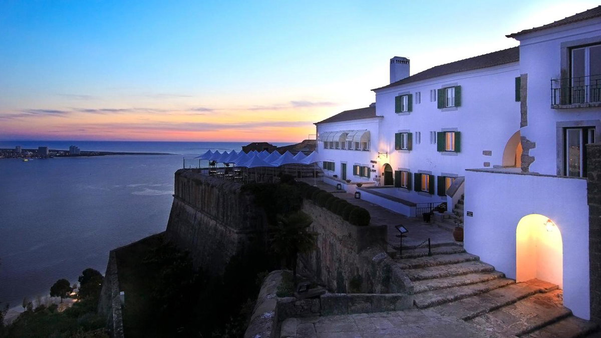 Casa do Poeta, Portugal