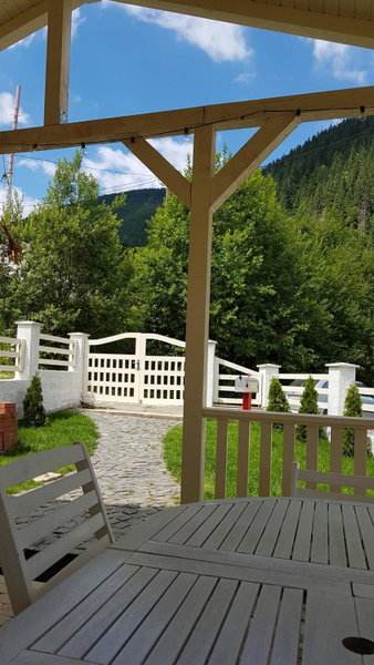 Casa Eggo, Rausor, Romania