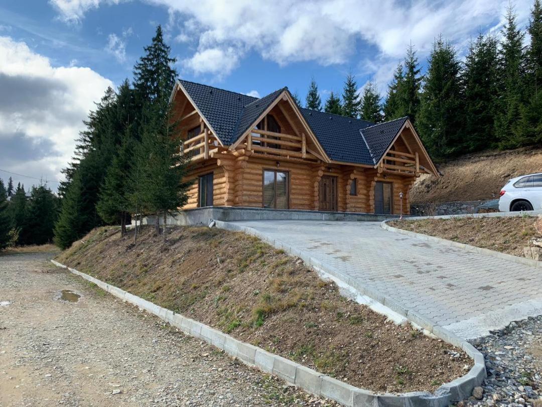Frumusica, Romania