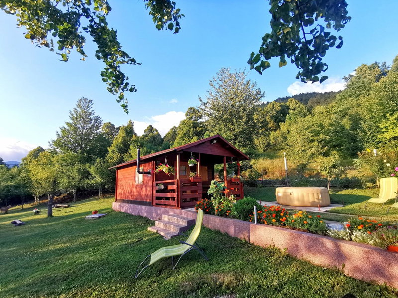 Cottage La Sierra with JACUZZI, Korenica, Croatia
