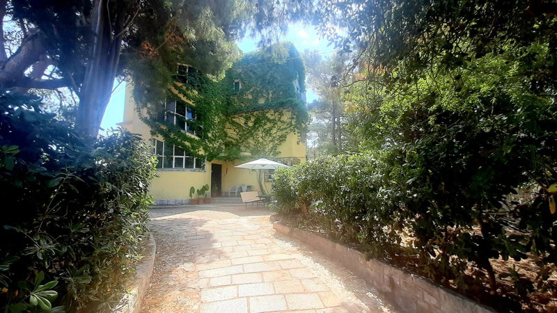 Old Captain's Apartments - in a pine wood by the sea and tennis courts, Split, Croatia