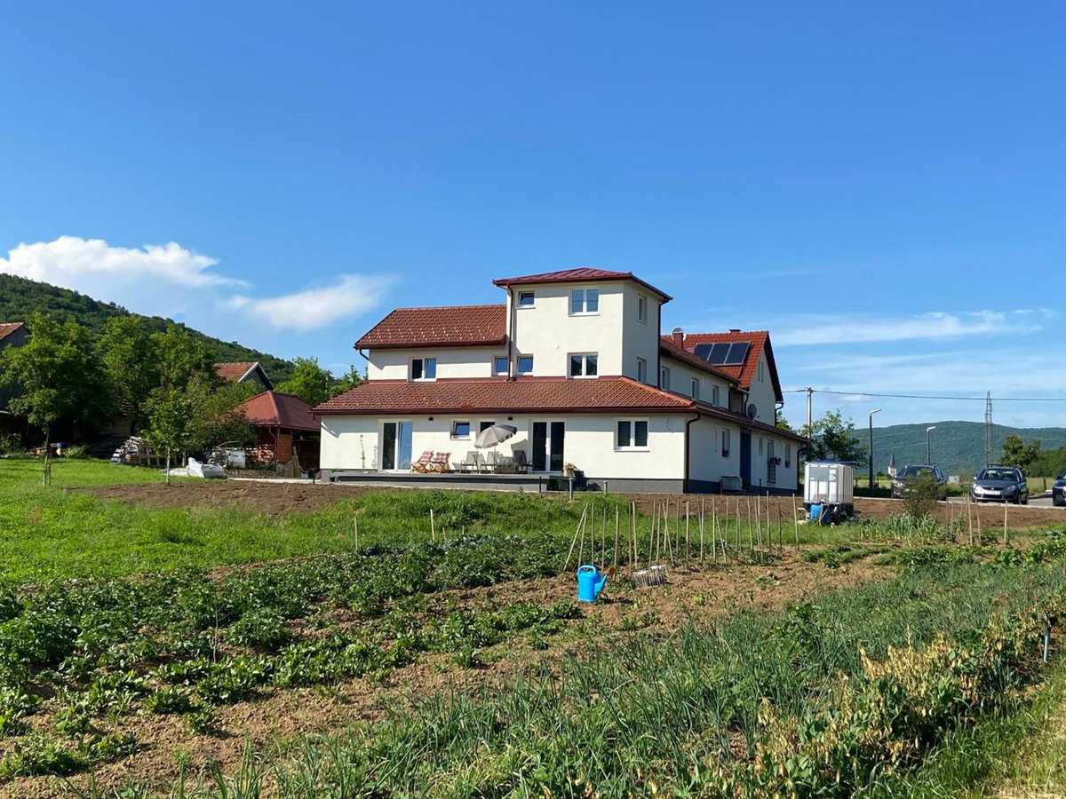 Apartman Fenestra s terasom i pogledom na Gacku, Croatia