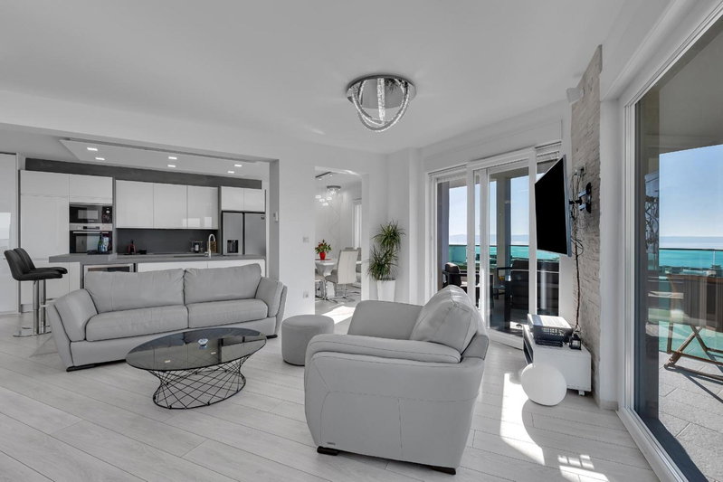 Exclusive Penthouse Big Blue with private Jacuzzi, Makarska, Croatia
