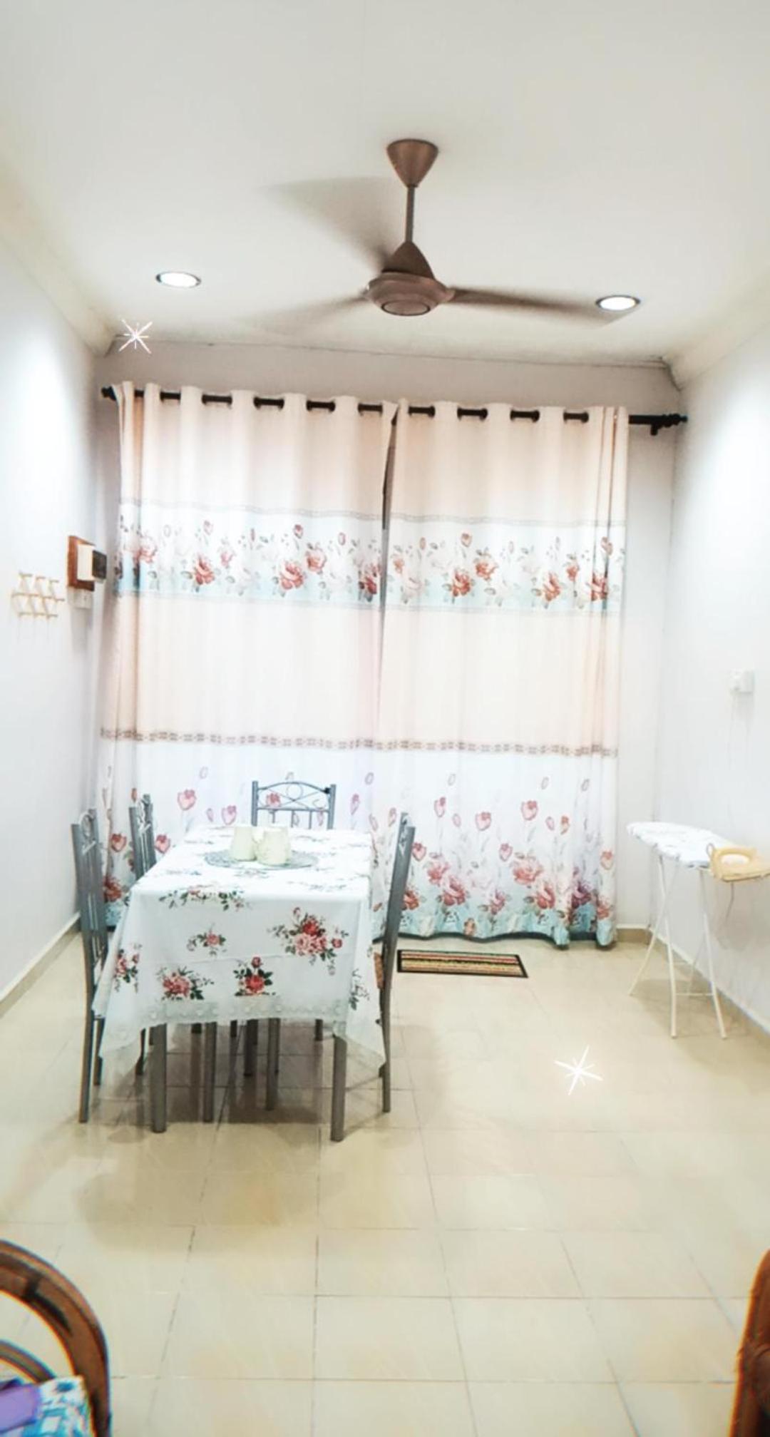 Hotel · Rits Lodge, Kedai Lalat