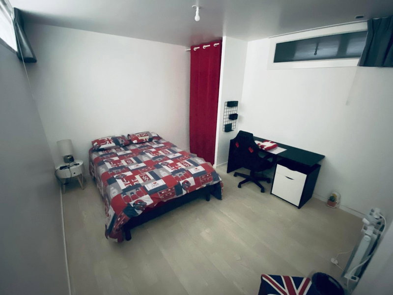 Chambre privée face à la gare, Tarbes, France