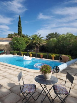 CHAMBRE D HOTES à 4 KMS D UZES " Chez Nadou ", Arpaillargues-et-Aureillac, France