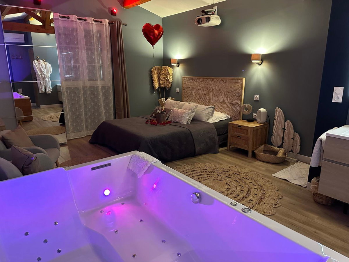 Mas Hinaiti - Suite romantique avec Spa et écran géant de cinéma, France