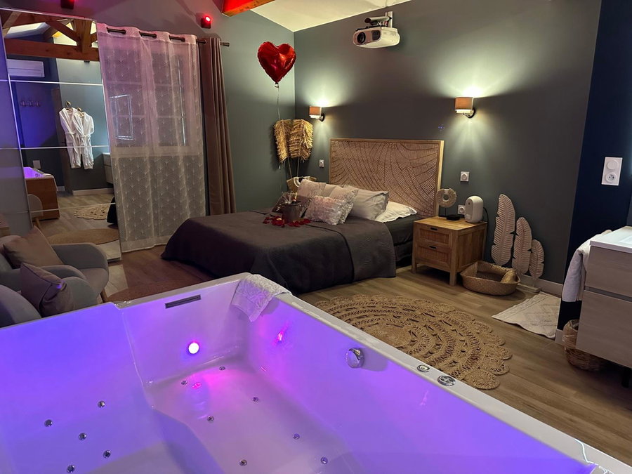 Mas Hinaiti - Suite romantique avec Spa et écran géant de cinéma, Montpellier, France