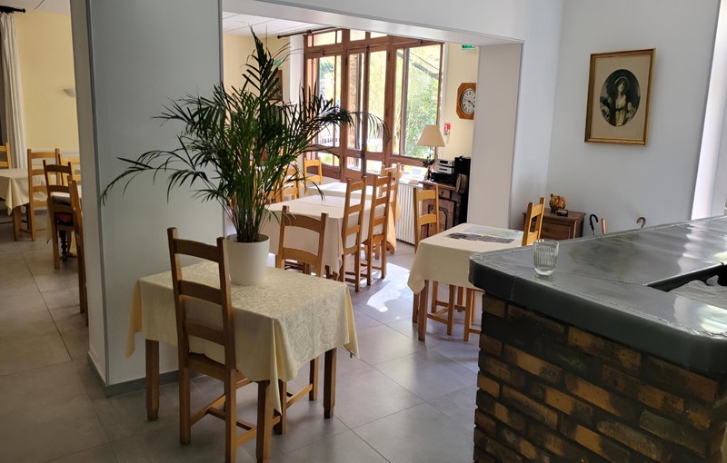 Hôtel Restaurant Les Touristes, Vals-les-Bains, France