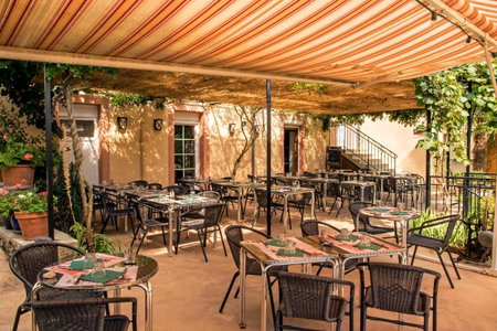 Hôtel Restaurant Les Touristes, Vals-les-Bains, France