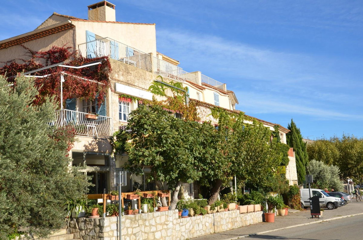 Hotel · Auberge du Lac, Bauduen