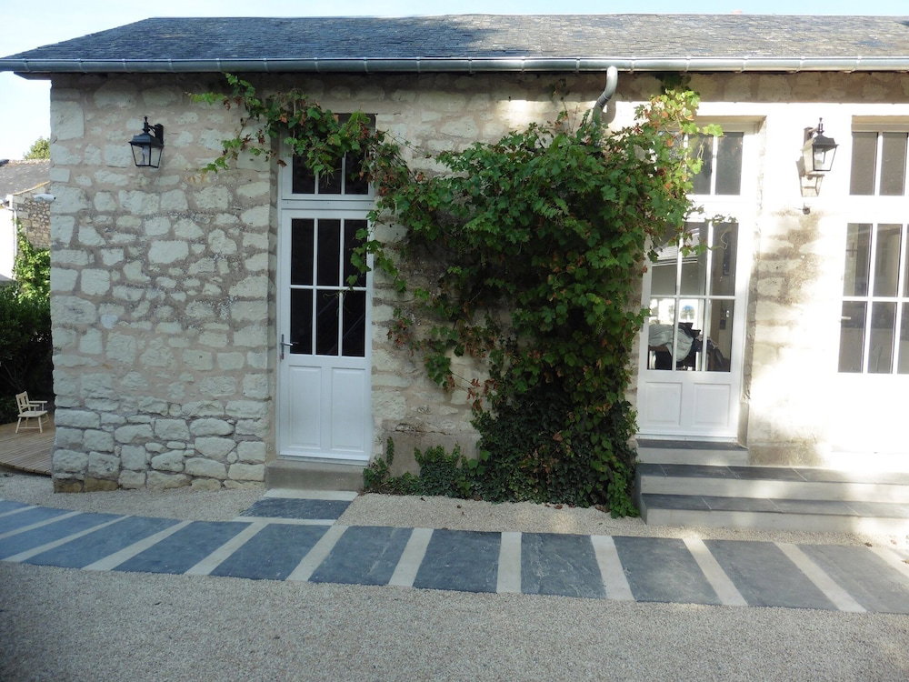 Hotel · En Rou Libre, Rou-Marson