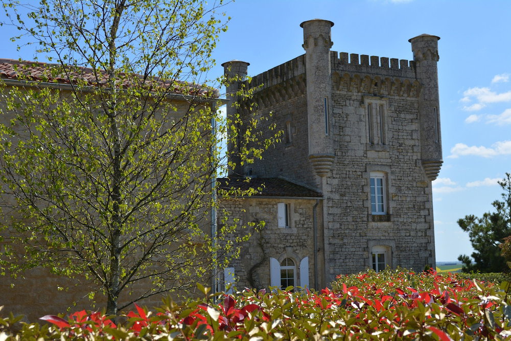 Hotel · Aux 4 cornes - Chambres d'hôtes, Longeves