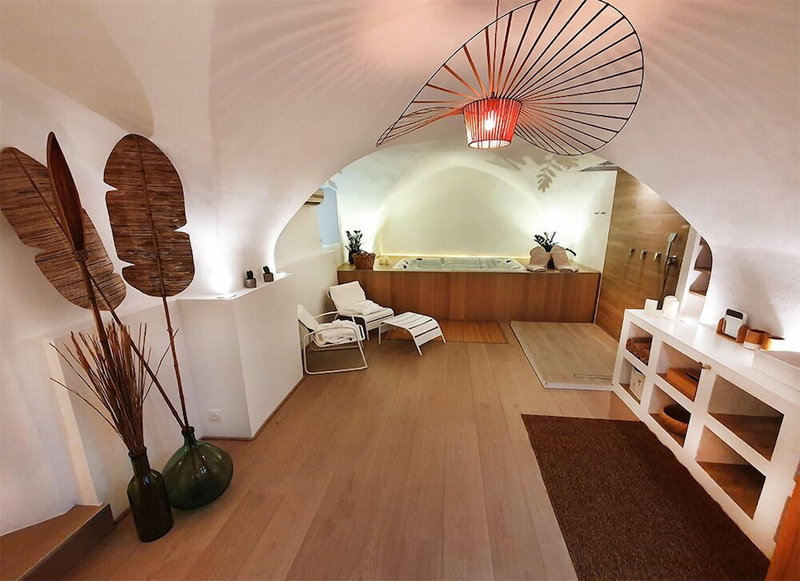 Suite6, Nîmes, France