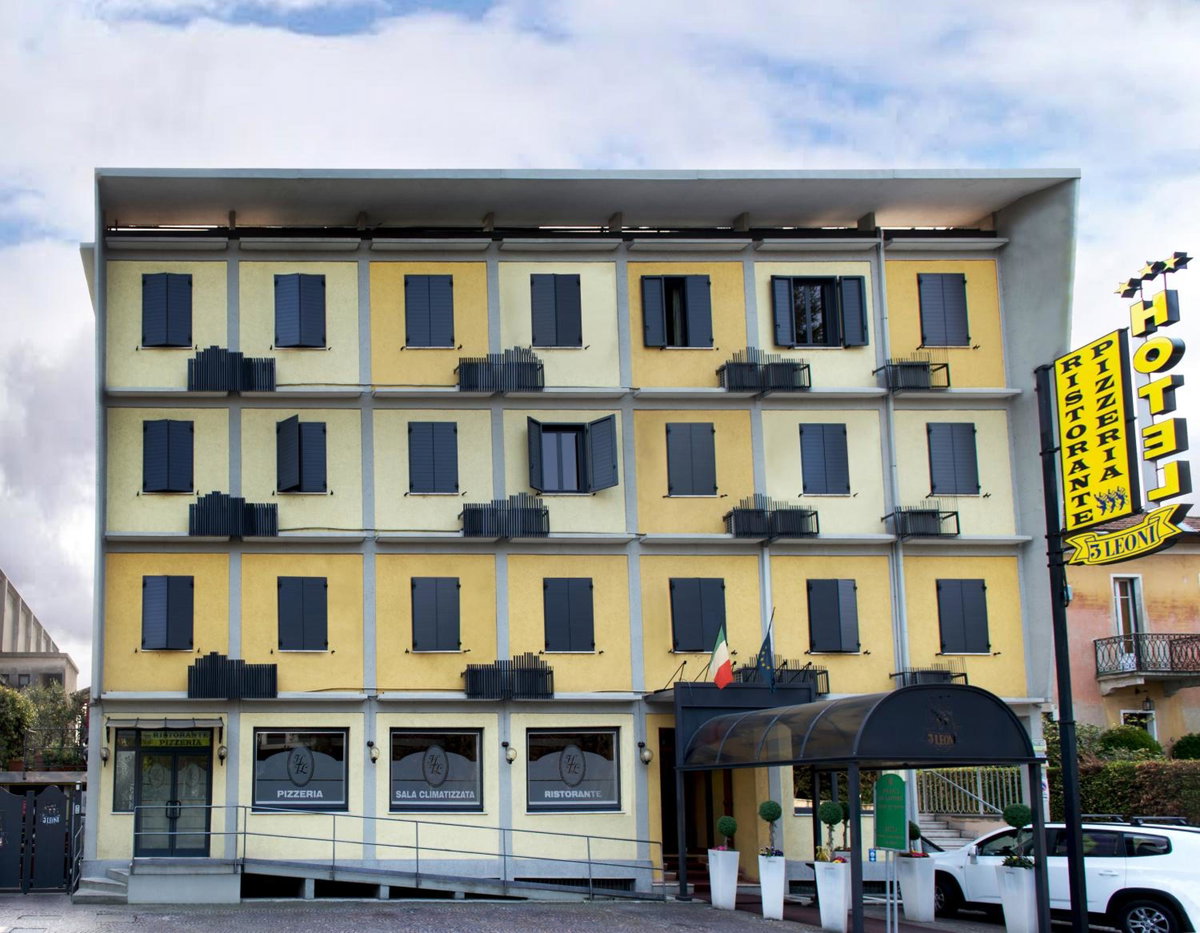 Hotel · Hotel Ristorante Tre Leoni, Somma Lombardo