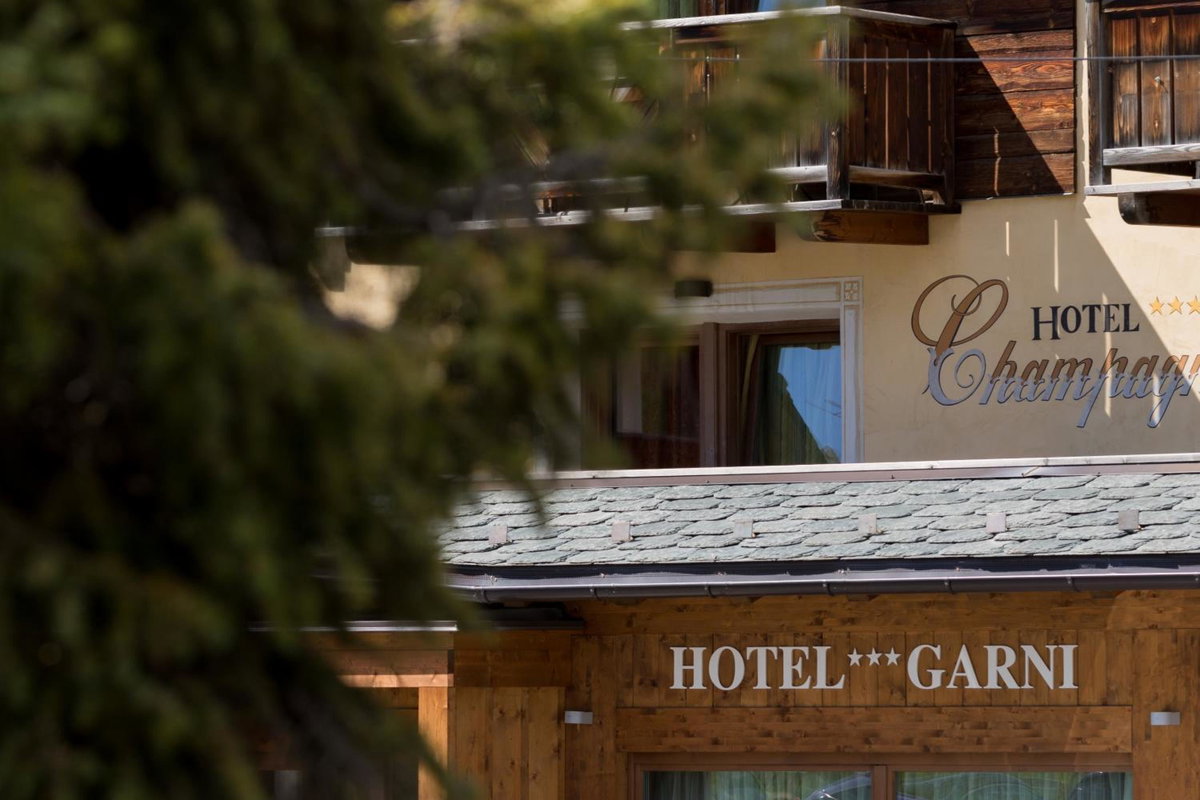 Hotel Champagne, Italy