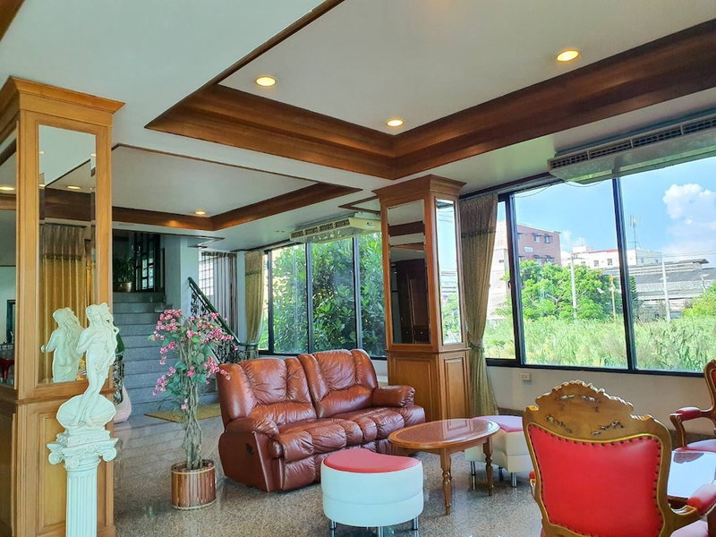 The Popular place, Bang Phli, Thailand