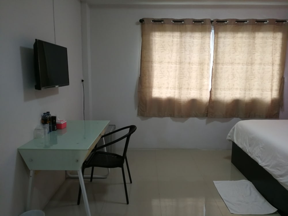 Hotel · Me Home, Surat Thani