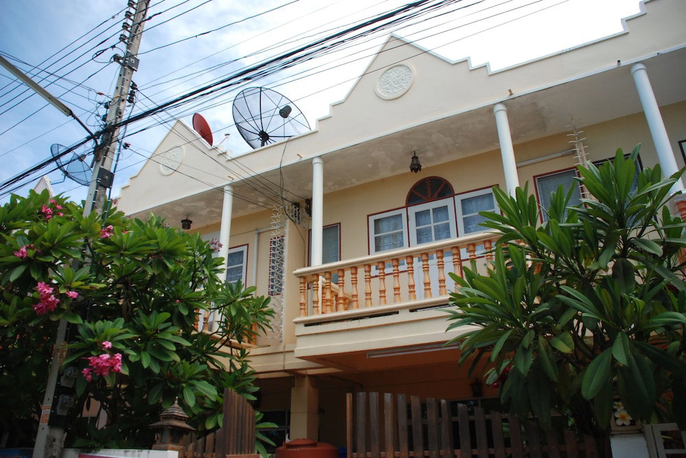 Baan Khun Nong, Thailand