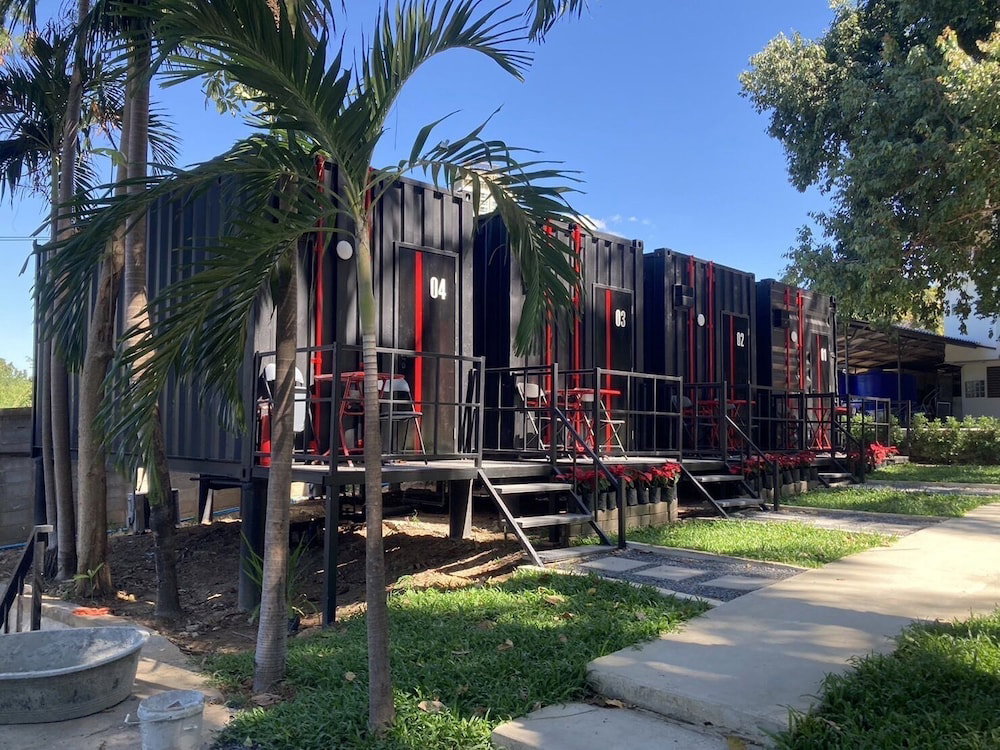 Hotel · Nomads Homestay Sriracha, Si Racha