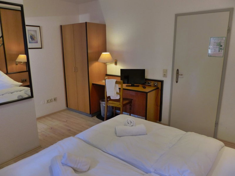 Hotel zur Post Dabringhausen - Quiet Business Hotel near Cologne and Dusseldorf Trade Fairs, Wermelskirchen, Germany