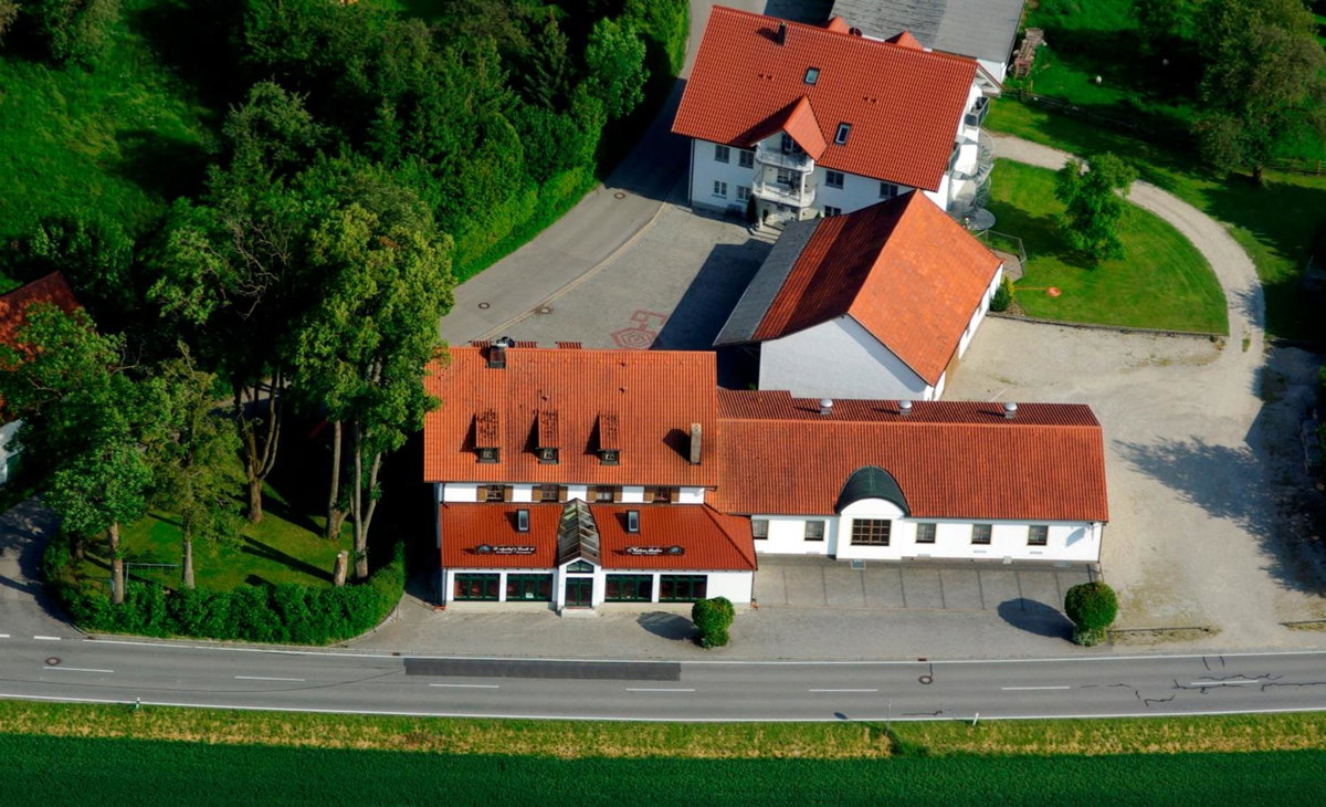 Hotel · Hotel Hutzenthaler, Bruckberg