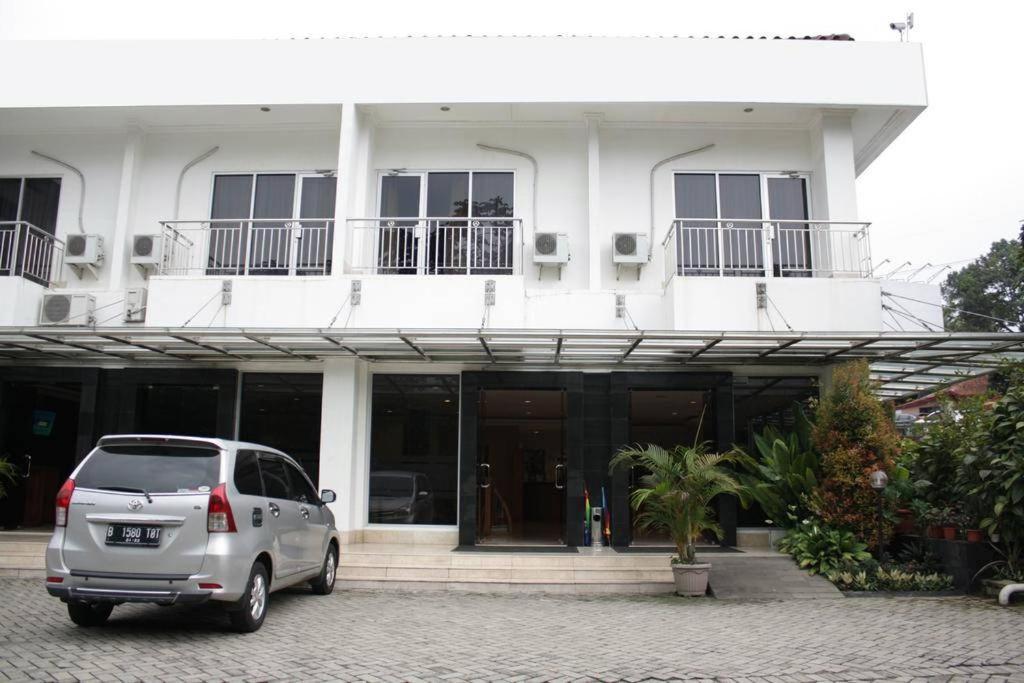 Hotel & Wisma Bintang Jadayat, Indonesia