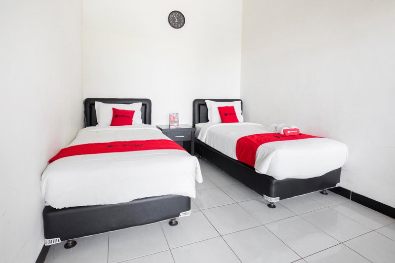 RedDoorz Plus @ Purwodadi, Pasuruan, Indonesia