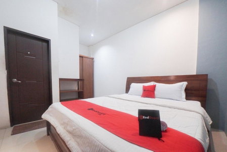 RedDoorz Plus near Green Pramuka Square Mall, Jakarta, Indonesia