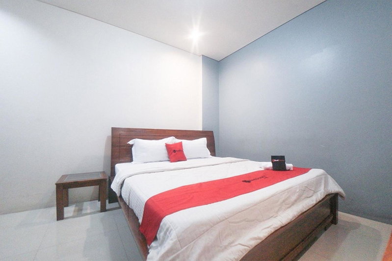 RedDoorz Plus near Green Pramuka Square Mall, Jakarta, Indonesia