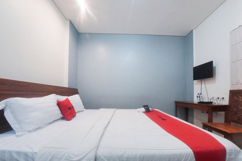 RedDoorz Plus near Green Pramuka Square Mall, Jakarta, Indonesia