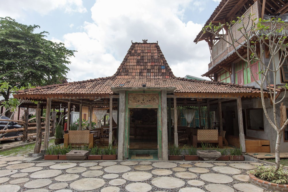 Kampung Lawasan Heritage Cottage, Indonesia