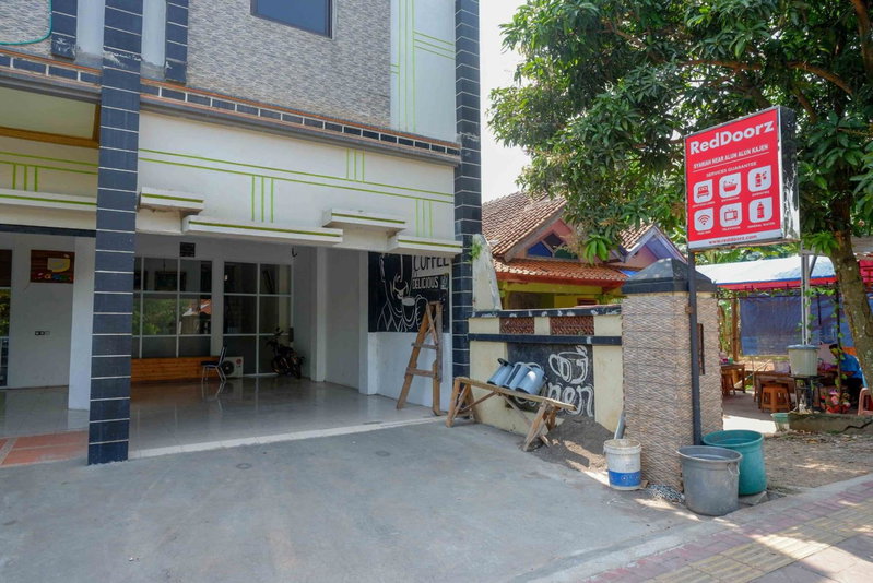 RedDoorz Syariah near Alun Alun Kajen, Pekalongan, Indonesia