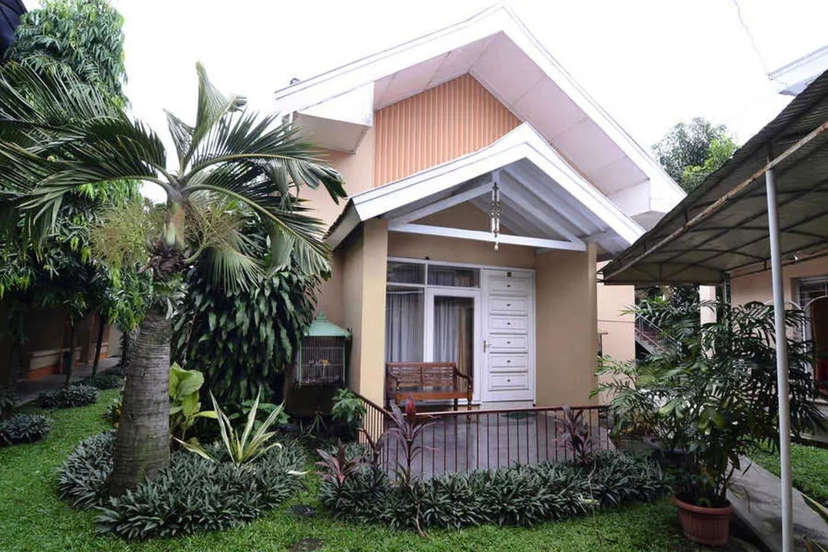 RedDoorz Plus @ Laweyan, Indonesia