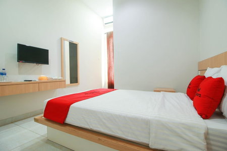 RedDoorz Syariah near Universitas Jenderal Soedirman, Purwokerto, Indonesia