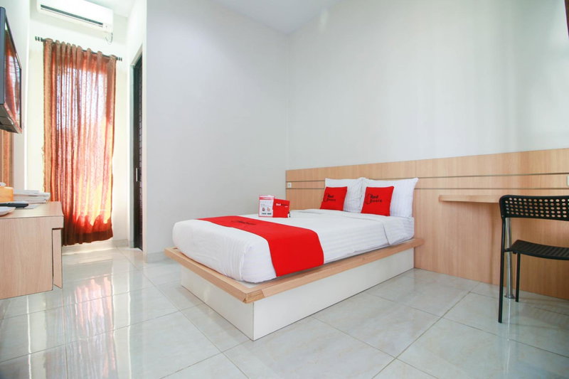 RedDoorz Syariah near Universitas Jenderal Soedirman, Purwokerto, Indonesia