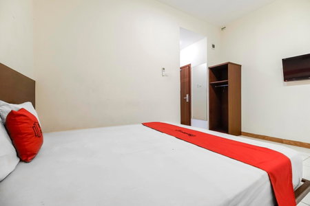 RedDoorz Plus at Karebosi Area 2 Makassar, Makassar, Indonesia