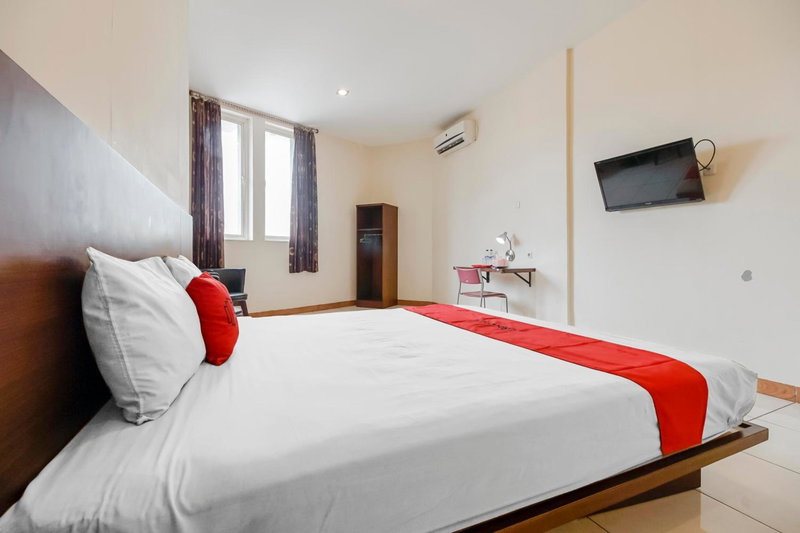 RedDoorz Plus at Karebosi Area 2 Makassar, Makassar, Indonesia