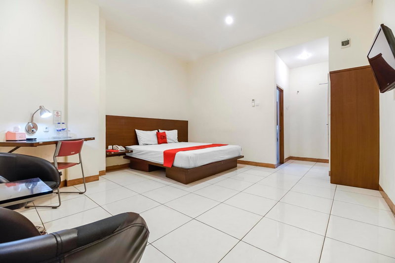 RedDoorz Plus at Karebosi Area 2 Makassar, Makassar, Indonesia