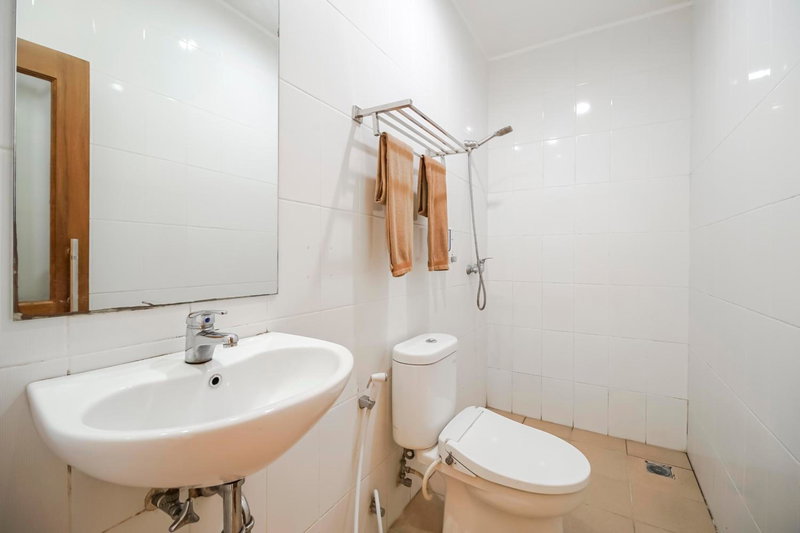 RedDoorz Plus at Karebosi Area 2 Makassar, Makassar, Indonesia