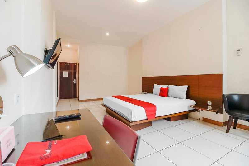 RedDoorz Plus at Karebosi Area 2 Makassar, Makassar, Indonesia