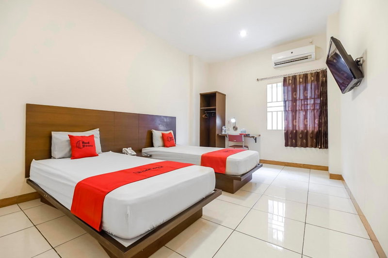 RedDoorz Plus at Karebosi Area 2 Makassar, Makassar, Indonesia