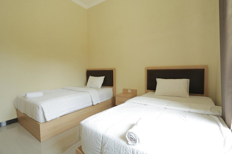 IDR Green Guest House Syariah Mitra RedDoorz, Solo, Indonesia